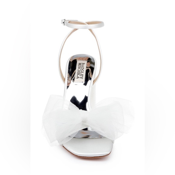 NIB Badgley Mischka Women’s Tess Block Heel with Poof in Soft White in size 7 - Picture 1 of 11